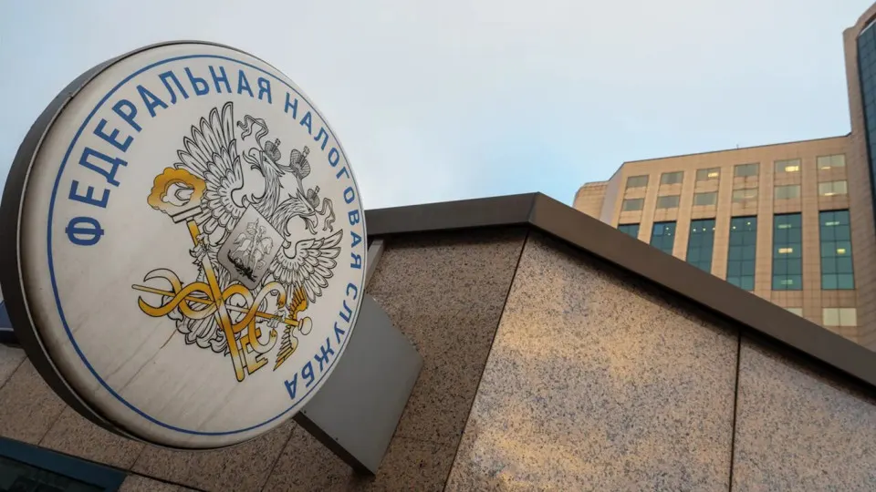 Ужесточение налогового режима для малого бизнеса и самозанятых привело к падению сборов по спецрежимам более чем на 20% в первом квартале 2026 года, несмотря на ожидания властей увеличить доходы бюджета на фоне растущих военных затрат.