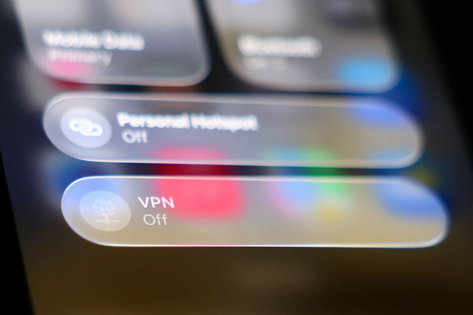 После требований ограничивать доступ через VPN некоторые маркетплейсы и сервисы вновь открываются у части пользователей — доступ остаётся нестабильным и зависит от конкретного VPN.