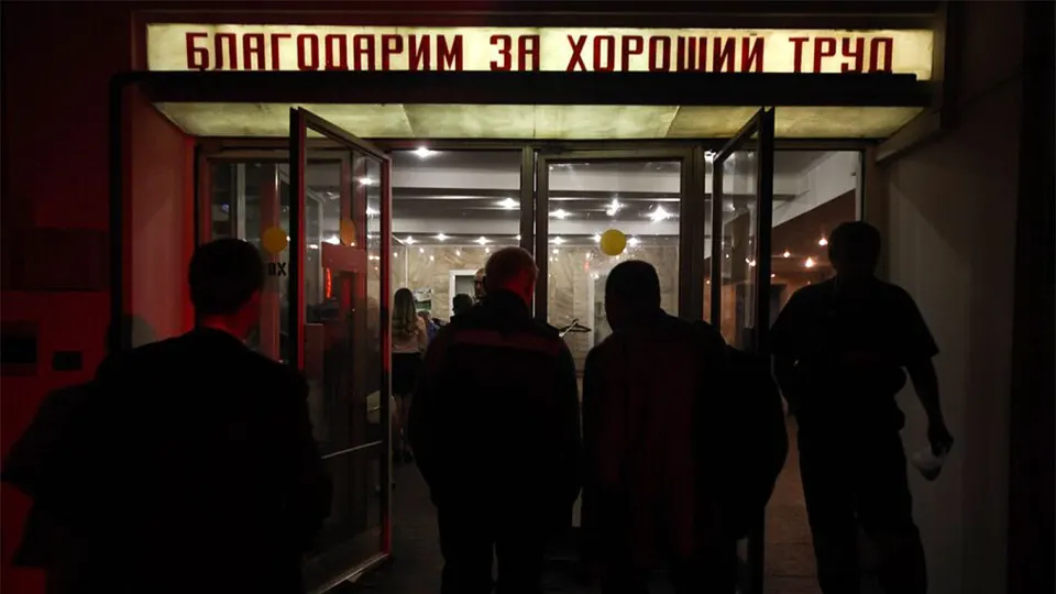 Роструд фиксирует более 105 тысяч работников, рекомендованных к увольнению, при этом сильнее всего под ударом оказываются сотрудники финансовых служб, медицины и органов власти.