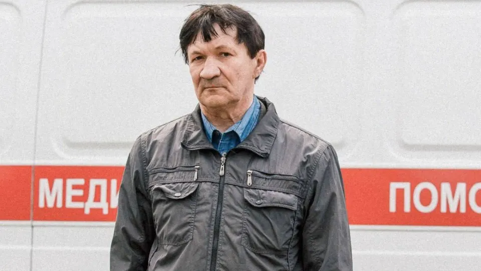 64‑летний Олег Тырышкин, осуждённый за «оправдание терроризма», умер примерно месяц назад — точное место смерти не подтверждено, тело похоронено в Анжеро‑Судженске. Это уже четвёртая смерть политзаключённого с начала весны.