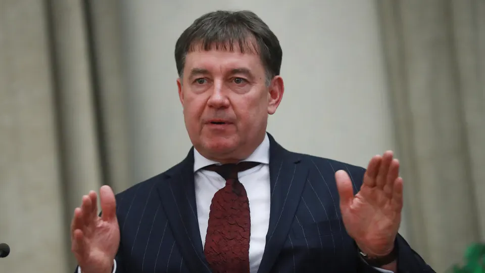 Московский городской суд оставил в силе решение о национализации более 100 объектов недвижимости и сети отелей Marton, связанных с бывшим председателем Совета судей России Виктором Момотовым. Генпрокуратура заявляет о его давних связях с криминальными авторитетами, уклонении от налогов и использовании судебного статуса для защиты коррупционных доходов.