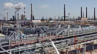 Атаки беспилотников привели к остановке переработки нефти на Новокуйбышевском и Туапсинском НПЗ, а также нарушили работу других крупных российских нефтеперерабатывающих заводов.