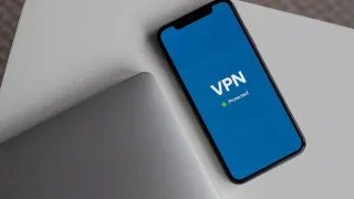 Российские мобильные операторы не успевают подготовить биллинговые системы к введению с 1 мая платы за международный трафик свыше 15 ГБ, который затронет пользователей VPN, и добиваются переноса сроков до осени.