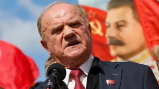 Лидер КПРФ Геннадий Зюганов в Госдуме заявил, что российская экономика «провалилась до дна» и без срочных мер страну к осени может ожидать ситуация, подобная событиям 1917 года. Поводом для его выступления стало обращение блогера Виктории Бони к президенту, в котором затрагивались социальные и экологические проблемы в регионах.