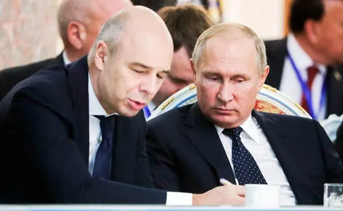 Минфин сообщил о корректировке бюджета на 2026 год и фактически признал, что не сможет исполнить принятый документ, заявил депутат Госдумы Юрий Афонин. Дефицит уже достиг 5,9 трлн рублей, при этом вступили в силу повышение НДС и рост налоговой нагрузки на малый бизнес.