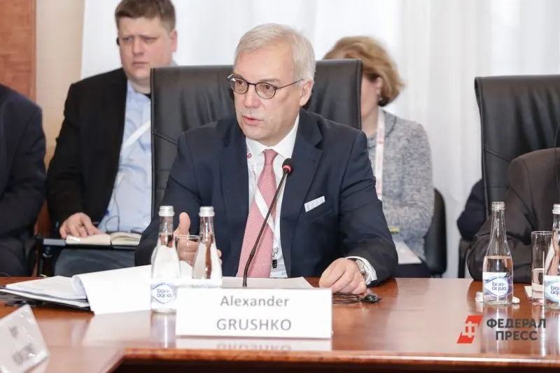 Александр Грушко предупредил, что любые попытки блокады или применения силы против Калининградской области обернутся серьёзными последствиями для альянса; он также отметил нарастание военной активности в Балтийском море.