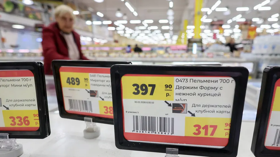 Федеральная антимонопольная служба направила предостережения аналитикам и руководителям компаний, которые в публичных заявлениях прогнозировали подорожание продовольствия и топлива. Ведомство отмечает, что такие прогнозы могут стимулировать изменение цен и ажиотажный спрос.