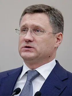 Вице‑премьер сообщил, что власти подготовили комплекс мер для увеличения внутренних поставок топлива: рассматривается запрет на экспорт дизельного топлива, НПЗ работают на полную мощность, сроки ремонтов сокращают, а также планируются изменения в законодательстве.