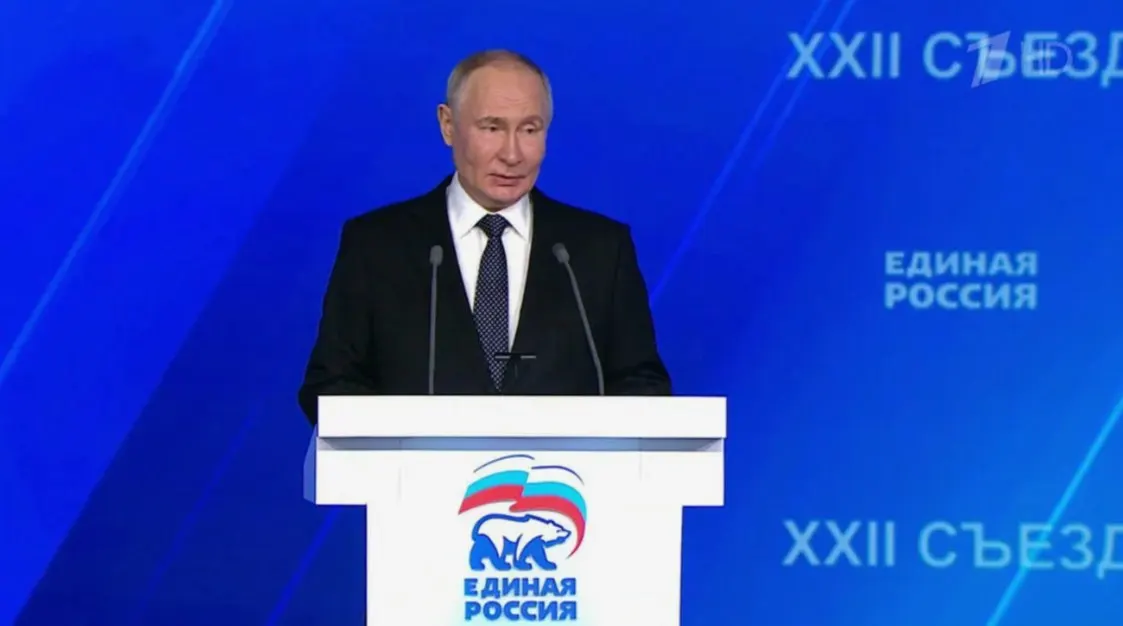 Пресс‑секретарь не исключил появление президента на съезде «Единой России» 28 июня — такое выступление может поднять поддержку партии на фоне снижения рейтинга до примерно 35,5%.