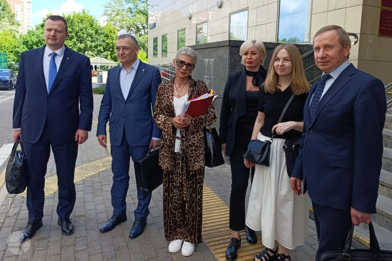 Апелляция оставила в силе решение о лишении адвокатского статуса Алексея Басистова, Дмитрия Проводина и Юлия Тая. Защита утверждает, что процедуру должны решать профильные коллегиальные органы, а не суд.