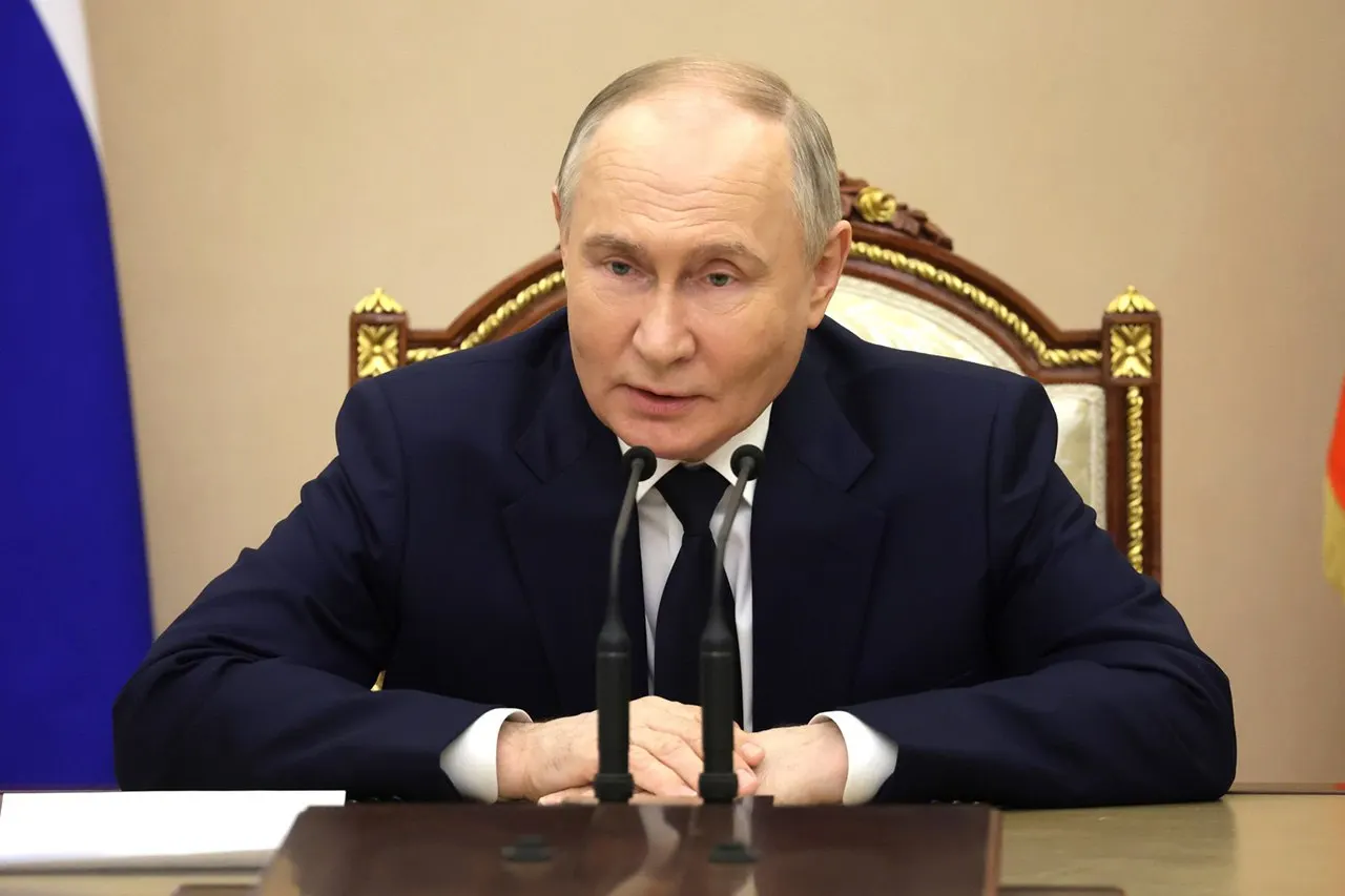 Президент поручил не допустить остановки работ над двумя атомными ледоколами и подчеркнул важность продолжения проекта «Лидер».