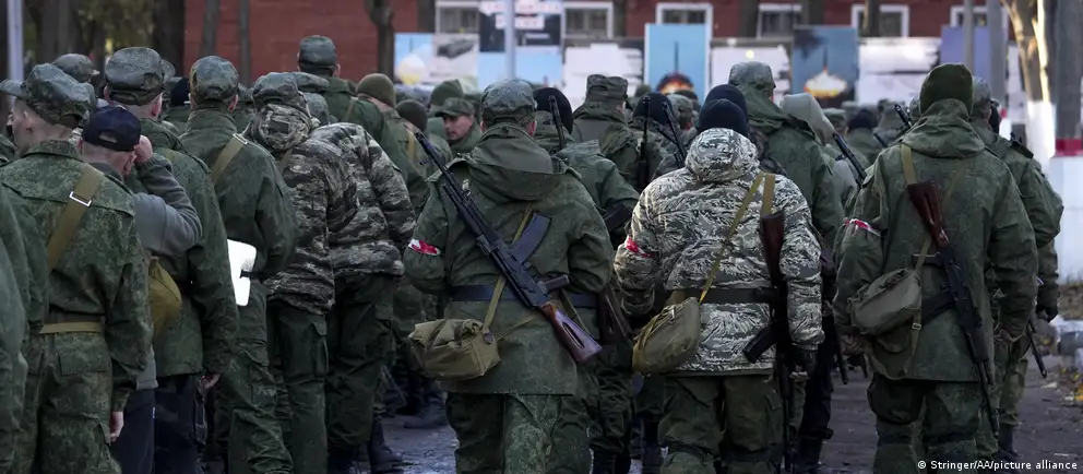 Заявления о подготовке осенней мобилизации противоречивы: украинская сторона и независимые расследования говорят о планах, российские власти это отрицают. Эксперты считают, что текущие темпы набора контрактников недостаточны для «победы» и сомневаются в эффективности новой мобилизации.