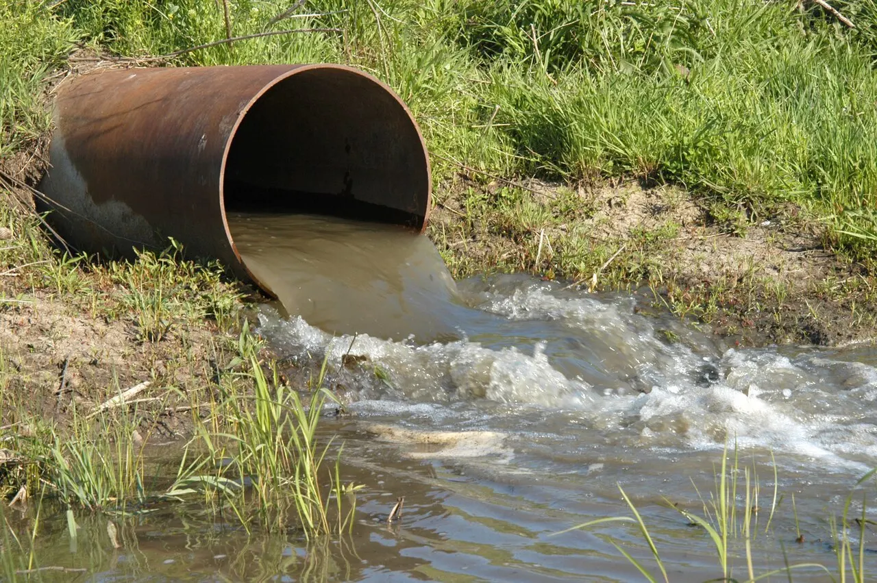 Законопроект об освобождении водоканалов от платы за вред природе при наличии собственных экопрограмм; Минприроды поддерживает идею с доработками, Счётная палата высказалась против.