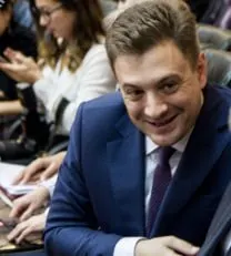 Коммунист Камнев обратился к руководству Минпромторга с просьбой снизить цены на автомобили АвтоВАЗа в России, указывая на более низкие цены за пределами страны.
