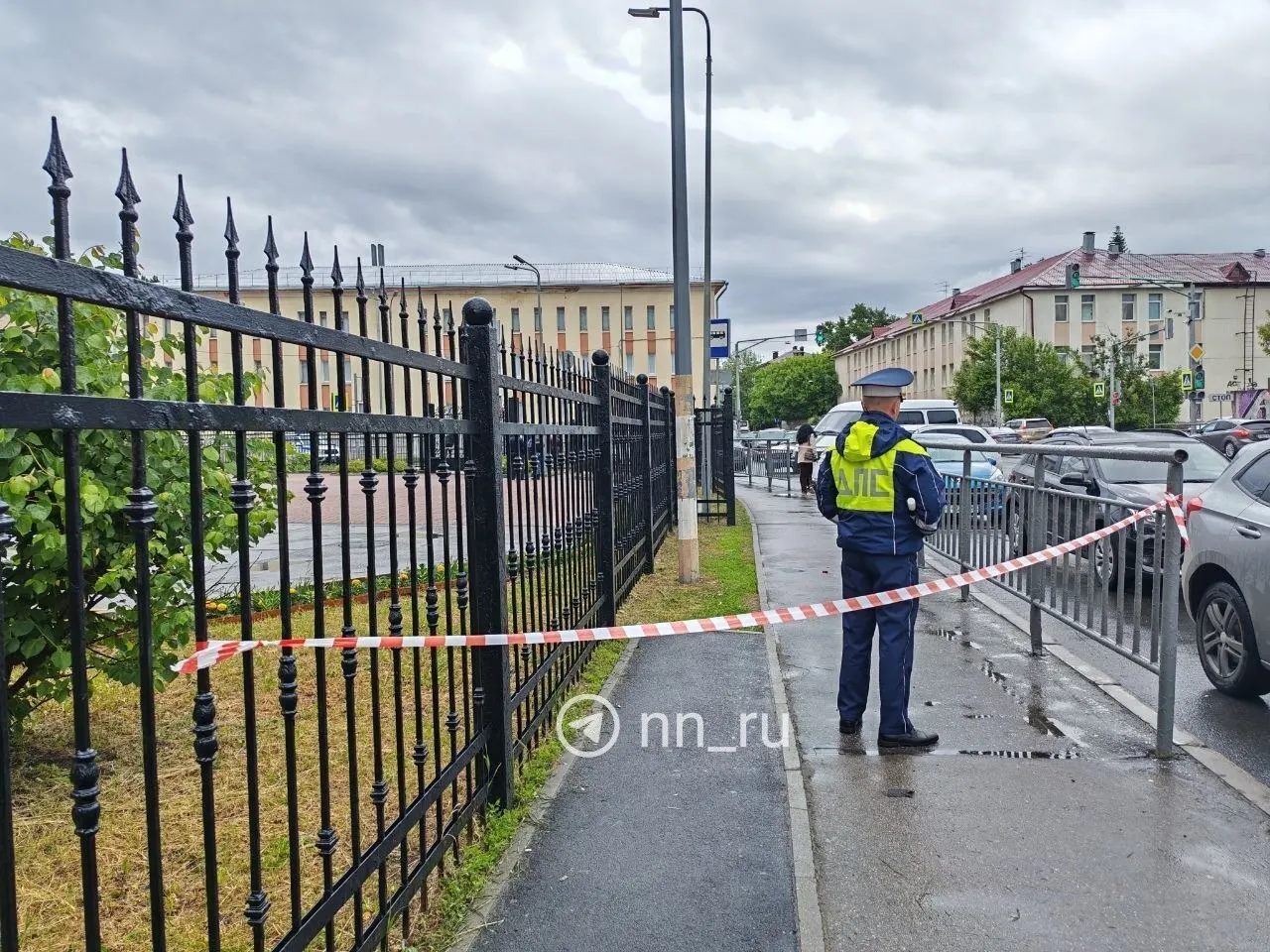 В Нижнем Новгороде здание областного суда получило повреждения, по предварительным данным пострадавших нет. Минобороны сообщает, что за ночь по всей России были сбиты 62 беспилотника.