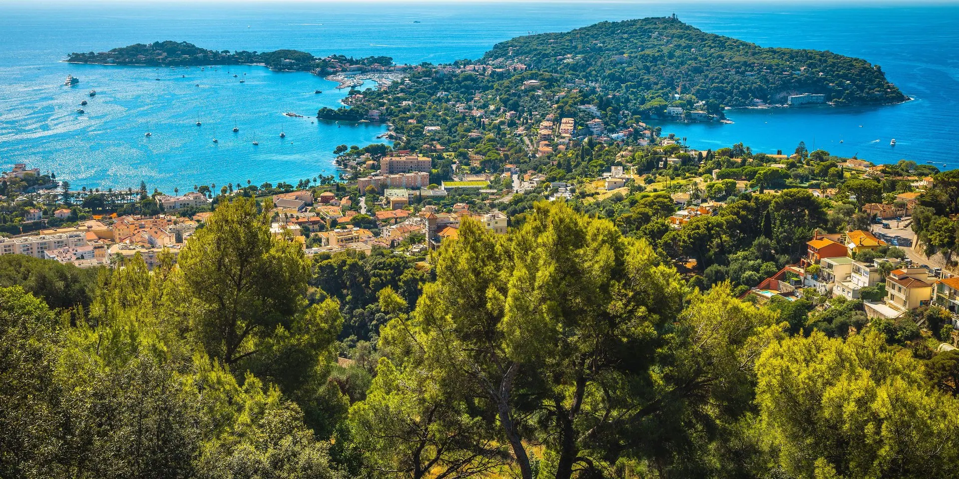 Суд во Франции подтвердил связь арестованной виллы Маиграна на Cap Ferrat с родственными структурами, связанными с вице‑премьером Татьяной Голиковой и её мужем Виктором Христенко. По делу расследуют сложную международную схему переводов и арестовали часть средств.