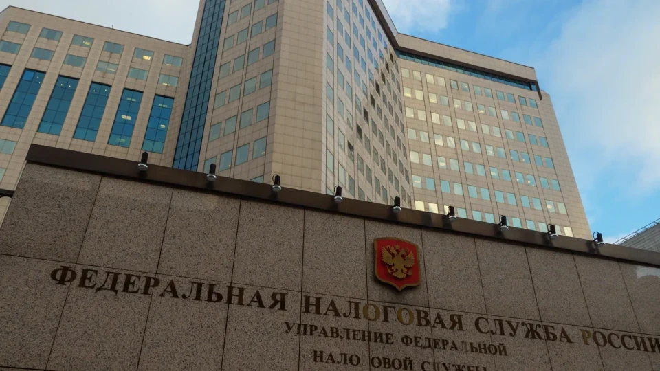 Налоговые органы активнее проверяют закрытие и повторное открытие ИП, которое использовали для ухода от НДС и смены режимов. При выявлении фиктивной перерегистрации бизнесу грозят доначисления, пени и штрафы на фоне рекордного дефицита бюджета.