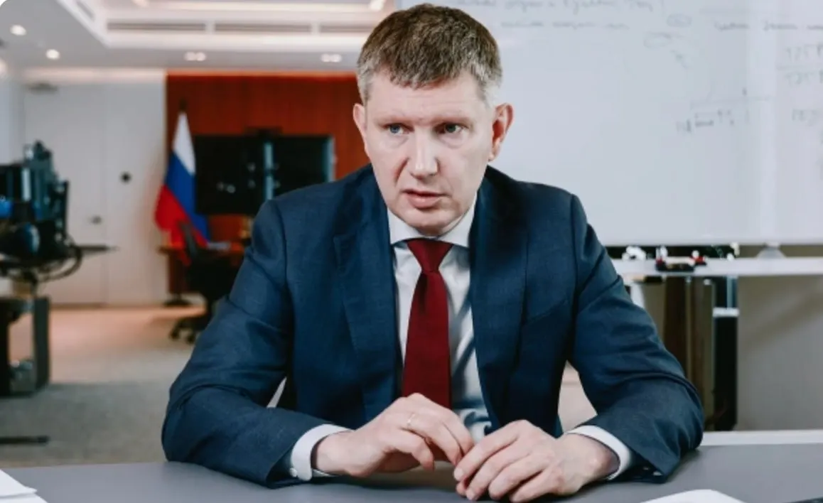 Глава Минэкономразвития Максим Решетников назвал ключевые направления: структурные изменения, бюджетная консолидация и сохранение гибкости экономики. Эти меры нацелены на привлечение инвестиций, рост занятости и повышение производительности труда.