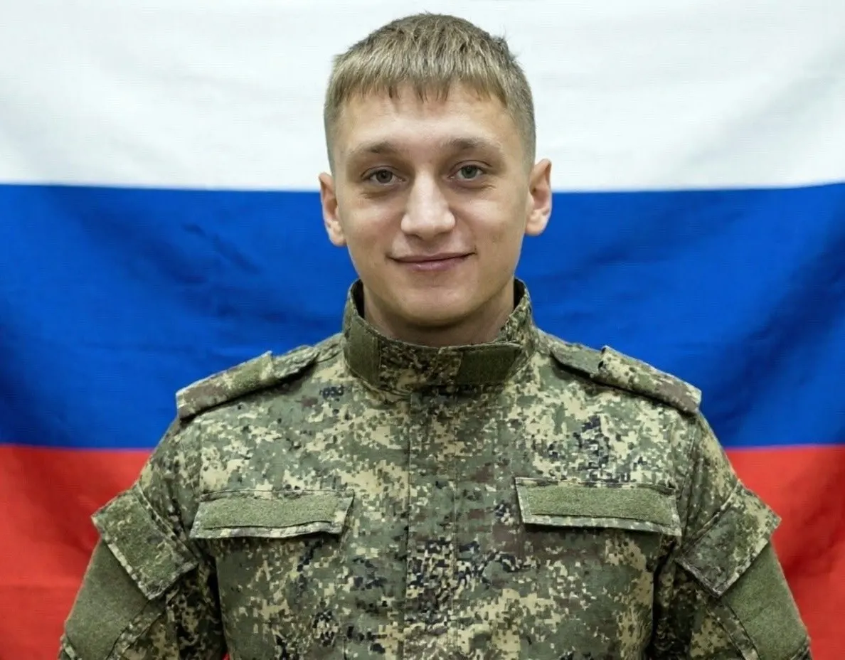 23‑летний Валерий Аверин из Бурятии подписал годовой контракт в январе, прошёл обучение оператором БПЛА и погиб 6 апреля — это первый подтверждённый случай гибели студента, завербованного по новой кампании вербовки.