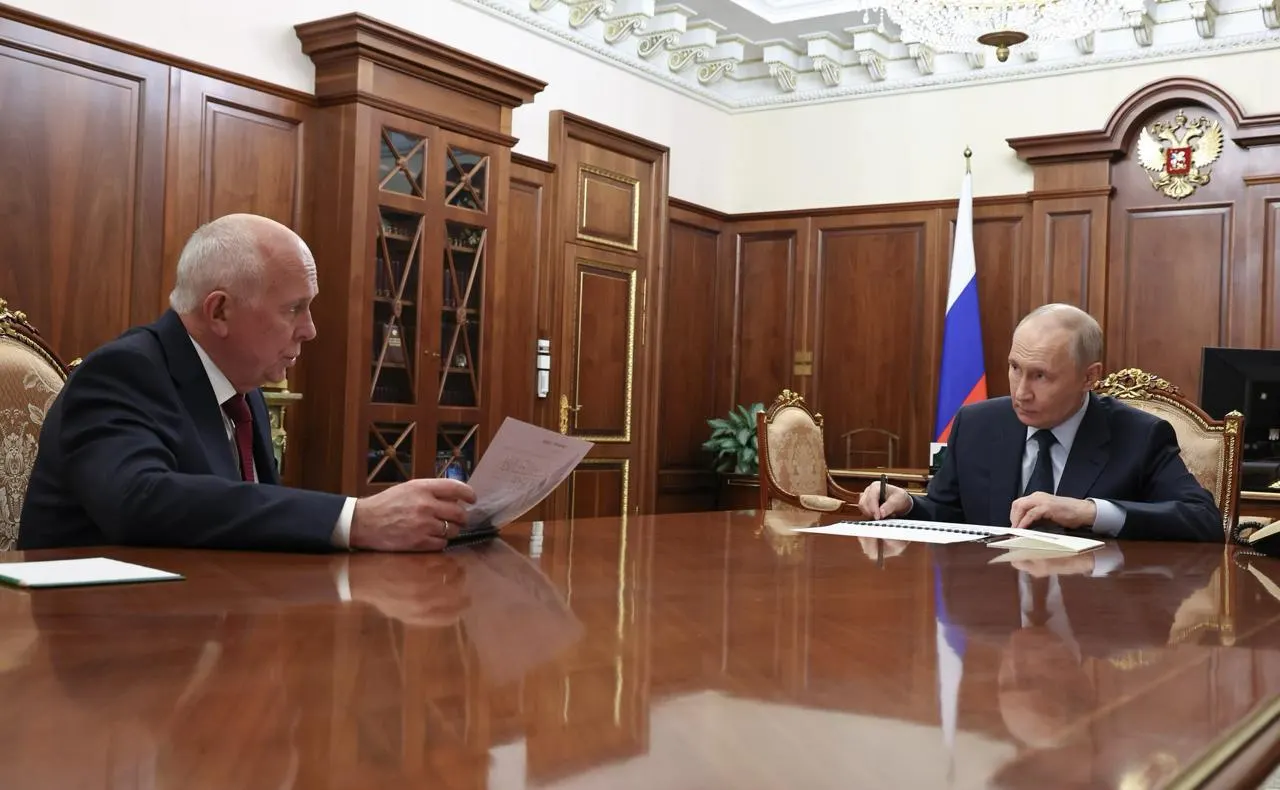 Руководство авиапрома доложило о срыве сроков: серийный старт двух моделей перенесён на следующий год, а ранее заявленные планы по числу самолётов до 2030 года уже корректировались.