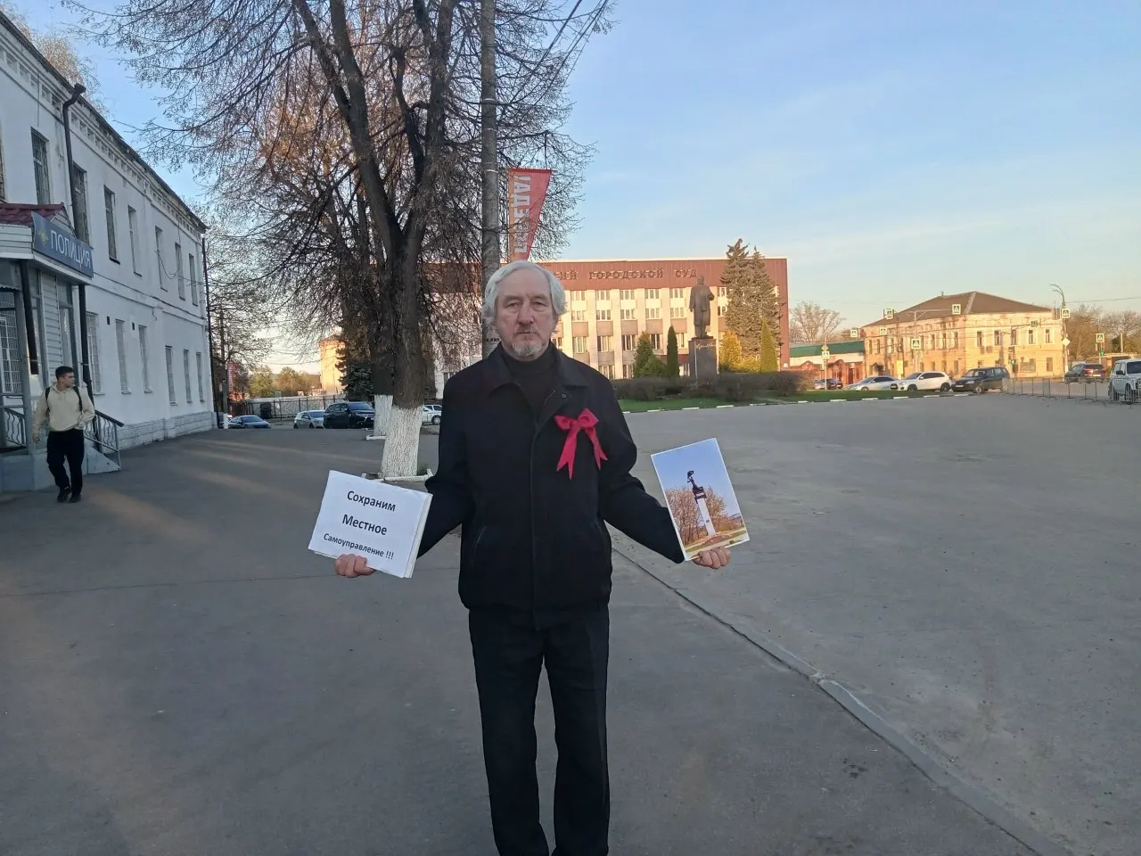 Суд в Александрове (Владимирская область) признал виновным Юрия Саенко по статье о проведении публичного мероприятия без уведомления — дело связано с одиночным пикетом в защиту местного самоуправления.