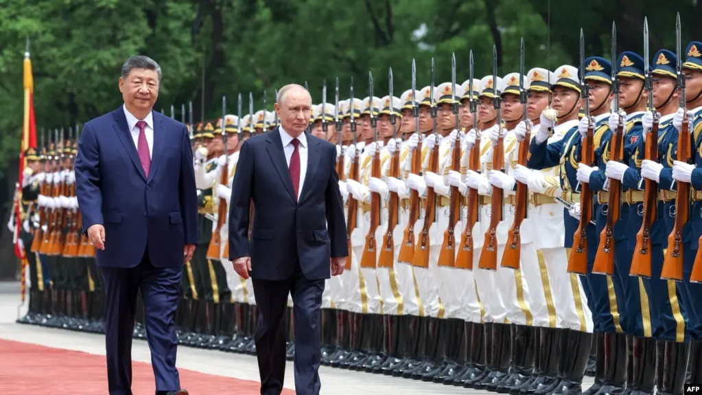 В ходе визита в Пекин Владимир Путин и Си Цзиньпин подписали декларацию о многополярном мире, объявили о продлении договора о дружбе и согласовали ряд соглашений, в том числе в энергетике.