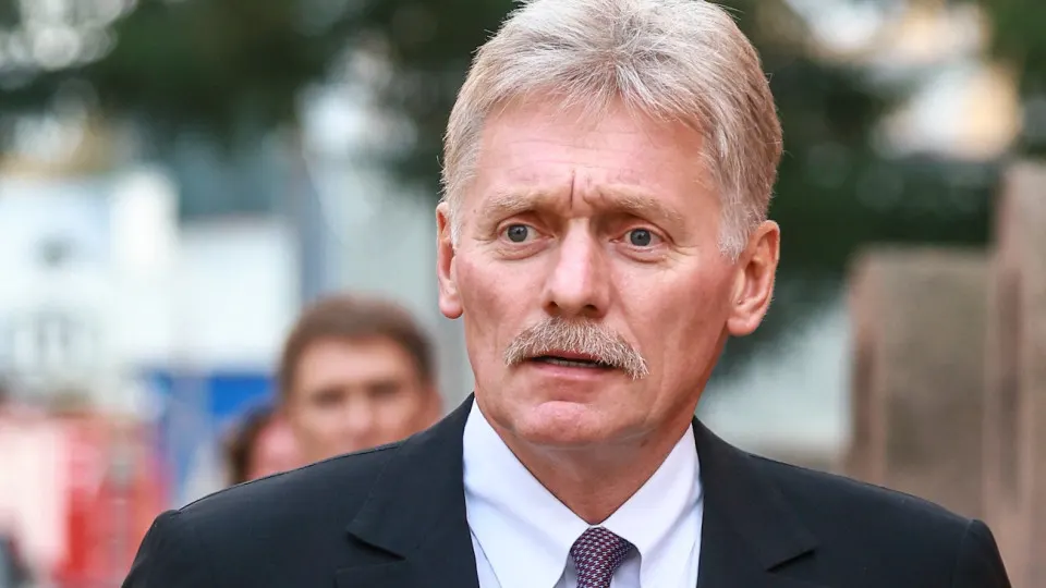 Дмитрий Песков заявил, что меры поддержки предпринимателей, потерявших выручку из‑за отключений интернета, сейчас не рассматриваются. Ограничения объясняют соображениями безопасности. Между тем бюджетная помощь МСП сокращается, а бизнес терпит серьёзные убытки.