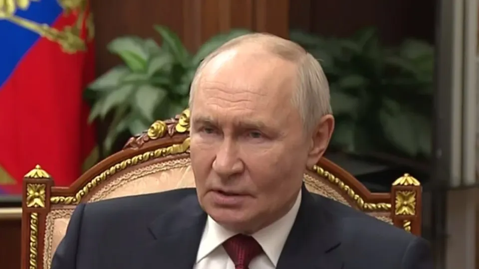 Президент заявил, что Киев предложил взаимно прекратить дальнобойные удары и ограничить боевые действия четырьмя регионами; он назвал удары по российской инфраструктуре частью «информационной операции» и рассказал о мерах по устранению дефицита топлива.