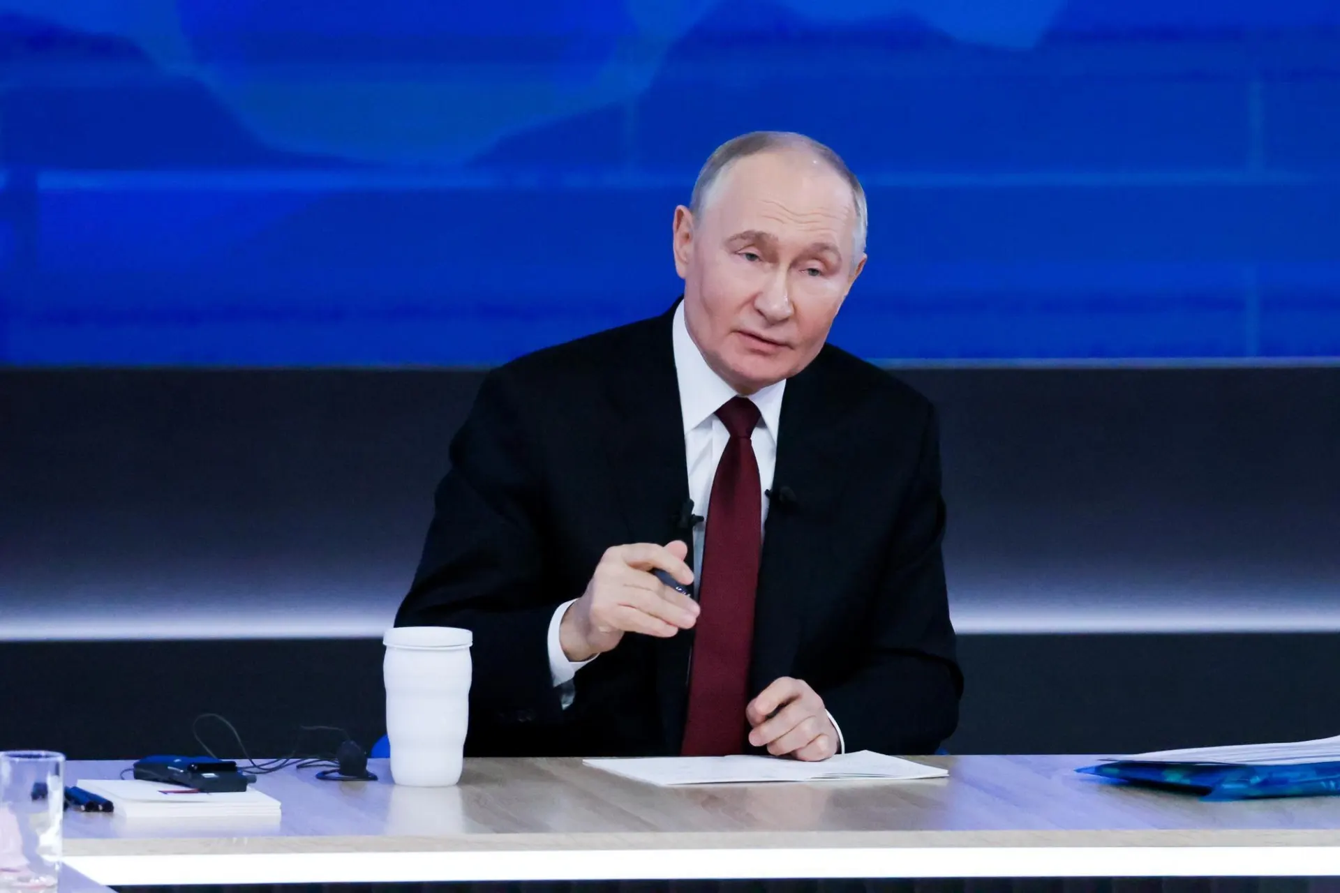 В День медицинского работника президент заявил о планах нарастить кадровый и госпитальный потенциал, а также повысить престиж медицинских профессий.