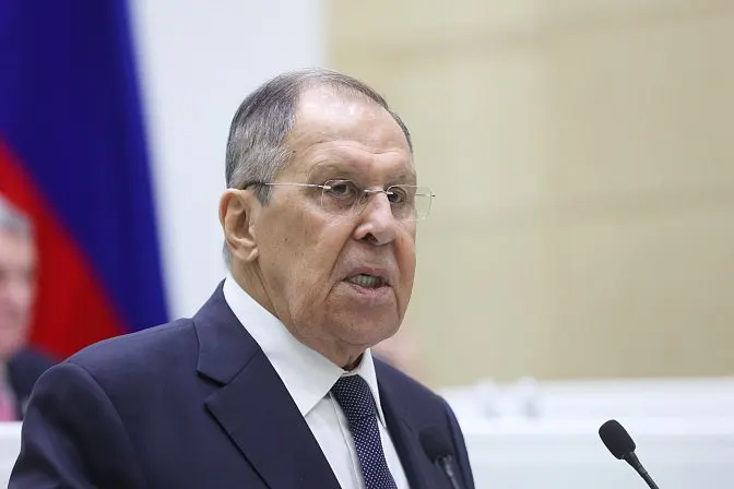 Глава МИД РФ заявил, что Еревану придётся выбрать между Евразийским экономическим союзом и Европейским союзом; от этого решения зависят тарифы и фитосанитарные нормы.