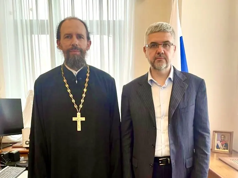 Заместитель министра юстиции заявил, что сожительство без официальной регистрации брака представляет угрозу для безопасности России; ведомство ведёт мониторинг для подготовки изменений в Семейный кодекс.