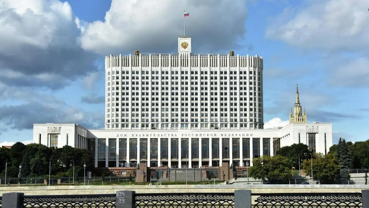 В Госдуму внесён законопроект о полной или частичной компенсации утильсбора для семей с тремя и более детьми. В правительстве предупреждают о дополнительных расходах и неуказанных источниках финансирования.