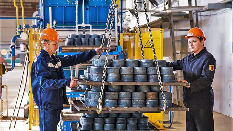 Лефортовский суд по требованию Генпрокуратуры наложил арест на основное юрлицо и предприятия Европейской подшипниковой корпорации в нескольких городах. Делу предшествовали претензии к действиям экс‑депутата и меры по антидемпингу в отношении китайской продукции.