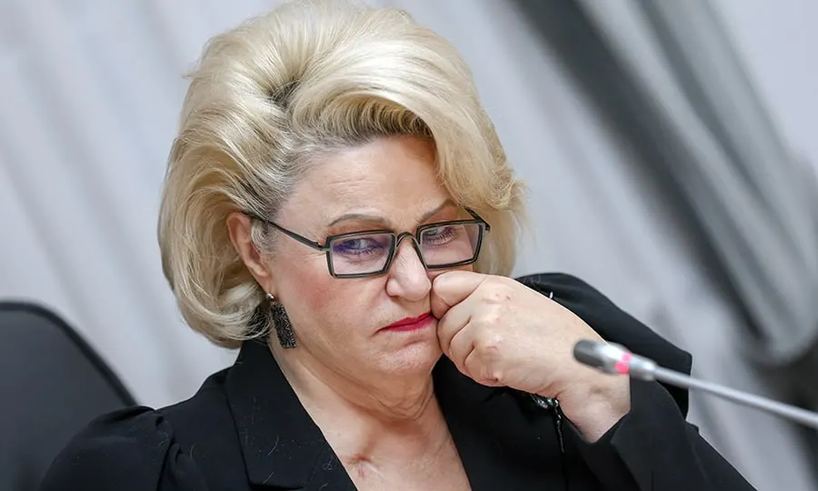 Председатель комитета Госдумы по защите семьи Нина Останина призвала Роскомнадзор и Минцифры применить опыт регулирования мессенджеров для контроля времени, которое дети проводят в онлайн‑играх.