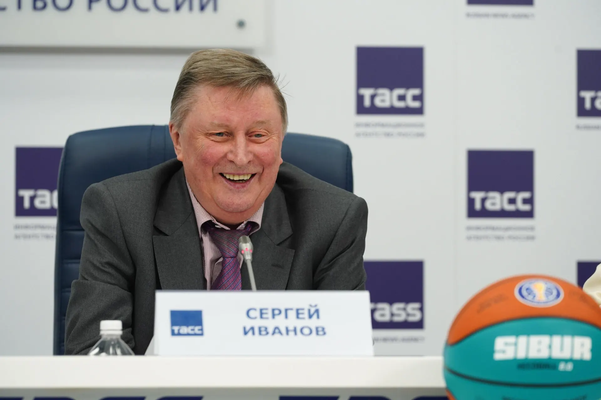 Бывший министр обороны Иванов скончался в 73 года. Близкий друг сообщил, что общался с ним всего три дня назад; подробности и причины пока не раскрываются.