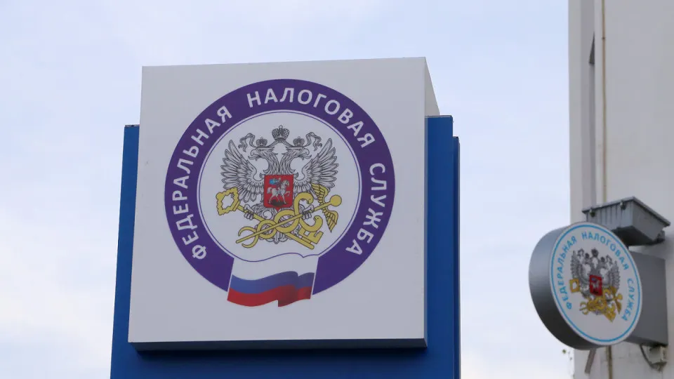 Федеральная налоговая служба рекомендовала регионам рассмотреть повышение налоговых ставок и пересмотр льгот, чтобы закрыть дефицит местных бюджетов в размере около 1,5 трлн рублей.