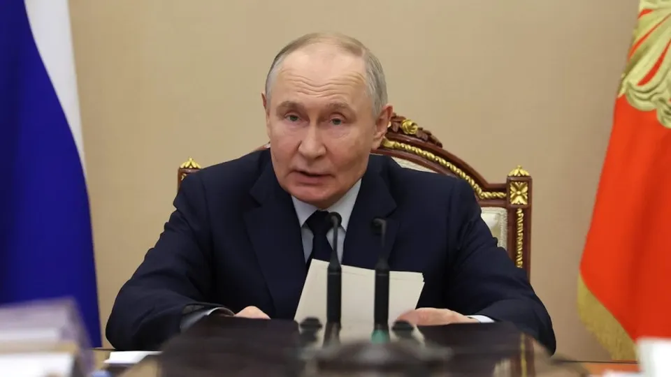 Президент заявил, что ситуация с инвестициями находится под контролем, несмотря на падение на 14,3% в первом квартале. Компании сокращают вложения из‑за высоких процентных ставок и снижения прибыли, а бюджетные возможности для стимулирования ограничены.