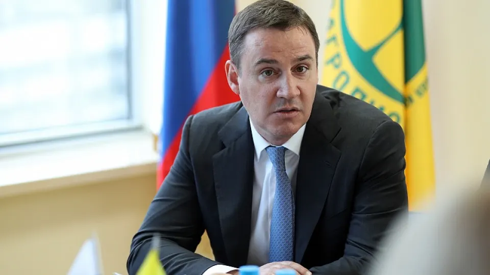 Заместитель председателя правительства Дмитрий Патрушев фактически взял под свой контроль «Российского экологического оператора» (РЭО). В наблюдательный совет входят близкие к нему кадры, а смена руководства происходит на фоне уголовных дел в компании.