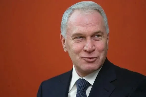 Президент присвоил Юрию Ковальчуку орден III степени за вклад в социально значимые проекты, сохранение культурно-исторических ценностей и благотворительную деятельность; ранее он уже получал орден IV степени.
