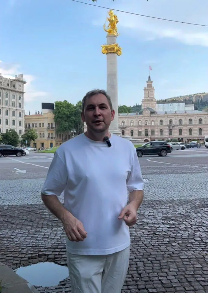 Блогера и автора популярного русскоязычного блога о Грузии включили в реестр «экстремистов и террористов». Его канал в Телеграме насчитывает более 115 тысяч подписчиков; сам он пока не прокомментировал.