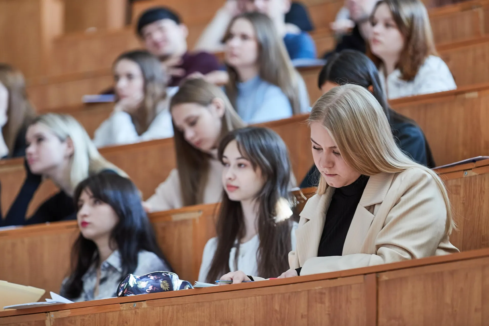 Новые изменения позволяют вузам требовать компенсации вместо штрафов и могут привести к немедленному отчислению студентов при нарушении условий целевого обучения.