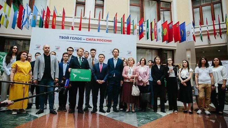 Центризбирком выявил технические ошибки в документах партии «Яблоко». Партии дали срок до 8 июля на корректировку, заседание по допуску кандидатов назначено на 10 июля.