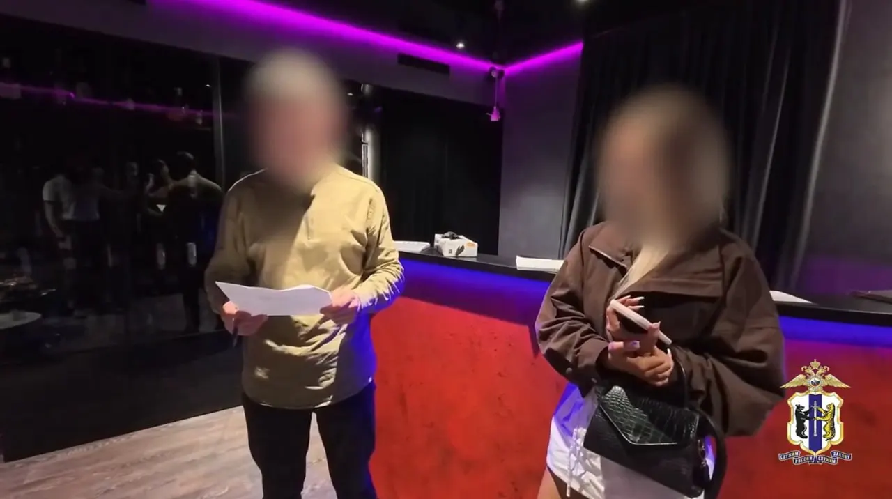 Предприниматели из Приморья открыли три салона, два — во Владивостоке и один — в Хабаровске; в заведениях работали семь женщин, по факту деятельности проводится проверка правоохранителей.