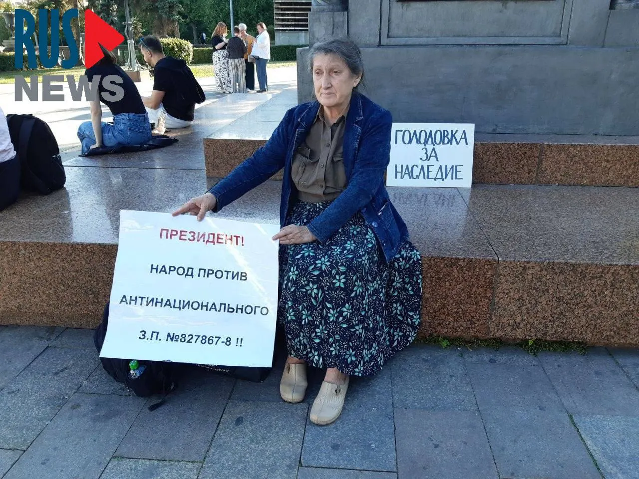 Председатель новосибирского отделения ВООПИК Наталья Шамина устроила голодовку у памятника Кириллу и Мефодию в центре Москвы; её доставили в отдел полиции. Активисты выступают против законопроекта о передаче регионам полномочий по исключению объектов наследия.
