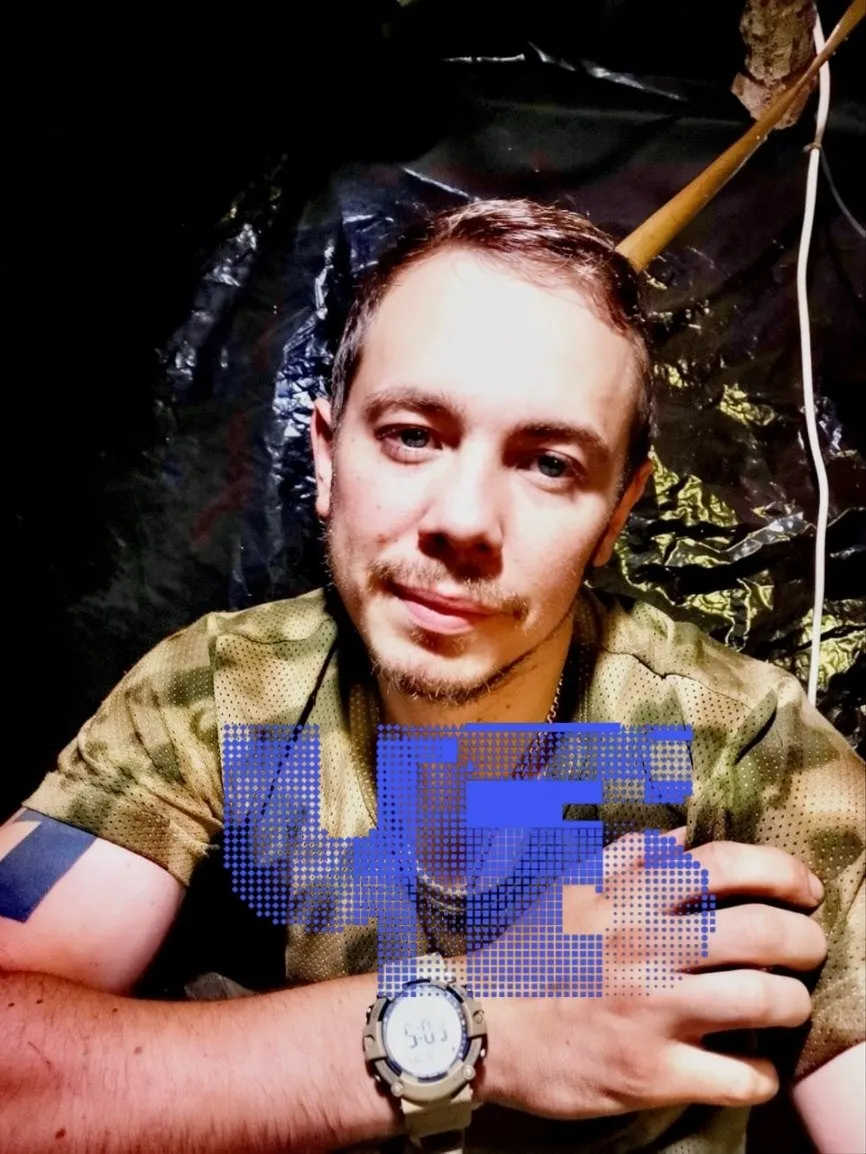 Отец обвиняет военные ведомства и чиновников: погибшего в январе на службе моряка похоронили в Калининградской области и не известили родителей. По закону право распоряжаться телом и выплатами осталось за супругой, которую родные называют фиктивной.