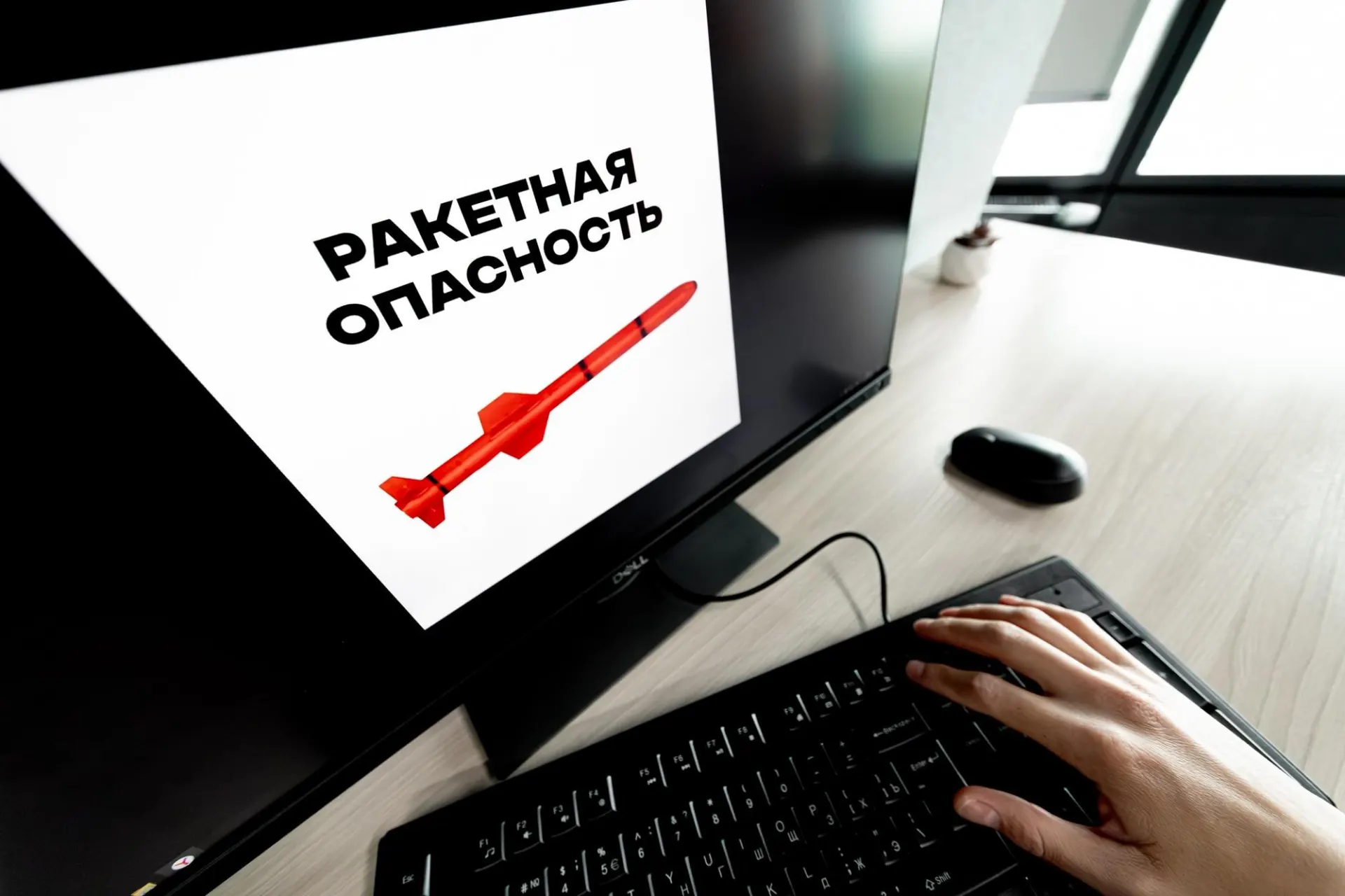 Воздушная тревога прозвучала в разных уголках России; в Воронежской области и ряде других регионов объявили ракетную опасность.