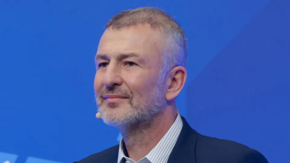 Миллиардер Андрей Мельниченко избежал национализации энергетической компании СИБЭКО после перечисления 32 млрд рублей образовательному центру «Сириус». Прокуратура отозвала иск после заключения мирового соглашения.