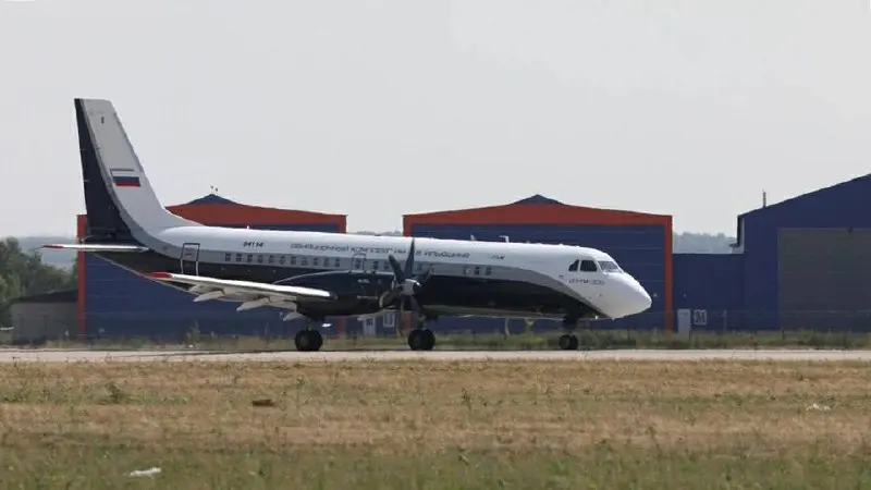Турбовинтовому Ил-114-300 выдан сертификат с ограничениями по температуре и погодным условиям; производитель обещает снять их до начала поставок. На выставке представили «Буханку» с композитной бронезащитой, затвердевающей на солнце.