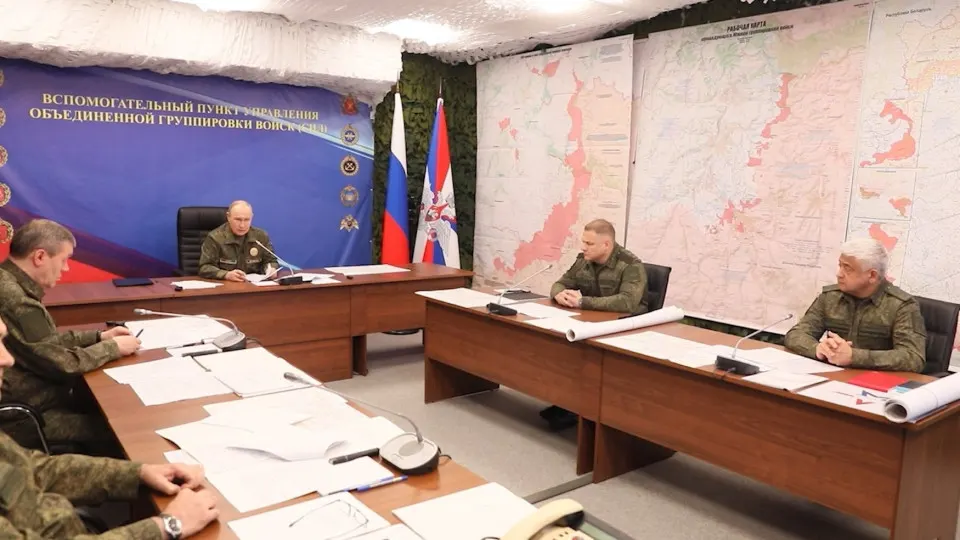 На совещании с военными президент потребовал оценки участия союзников Украины в реальных боевых действиях и распорядился продолжить массированные удары по инфраструктуре, обеспечивающей функционирование оборонной промышленности Украины.