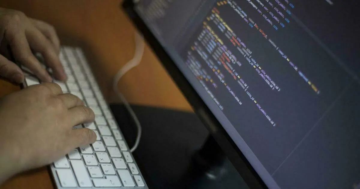 Мошенники запускают поддельную платформу для учителей под видом новой политики, требуют регистрации и похищают персональные данные через Госуслуги.